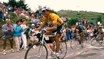 Es el único que ha ganado cinco Tours seguidos: 1991, 1992, 1993, 1994 y 1995. Alcanzó su primer maillot amarillo en Val Louron, tras su escapada junto a Chiapucci: 'Supuso un honor y una responsabilidad. Me gustaba ir de líder, lo era todo, pero costaba mucho trabajo defenderse y el protocolo alrededor, aunque formaba parte de la profesión'. De 60, Indurain  sólo guarda los cinco jerséis de París: 'Tengo el primero enmarcado, y de hecho ahora está en el Museo de Niza, en la exposición conmemorativa de los 100 años de la prenda. Los demás se los regalé a mis amigos, compañeros y auxiliares de Banesto. Sin ellos habría sido imposible'. El 29 de junio de 1996, en el prólogo de Bolduque, vistió por última vez de amarillo.