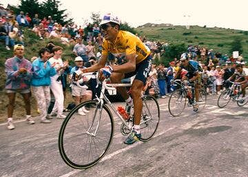 Es el único que ha ganado cinco Tours seguidos: 1991, 1992, 1993, 1994 y 1995. Alcanzó su primer maillot amarillo en Val Louron, tras su escapada junto a Chiapucci: 'Supuso un honor y una responsabilidad. Me gustaba ir de líder, lo era todo, pero costaba mucho trabajo defenderse y el protocolo alrededor, aunque formaba parte de la profesión'. De 60, Indurain  sólo guarda los cinco jerséis de París: 'Tengo el primero enmarcado, y de hecho ahora está en el Museo de Niza, en la exposición conmemorativa de los 100 años de la prenda. Los demás se los regalé a mis amigos, compañeros y auxiliares de Banesto. Sin ellos habría sido imposible'. El 29 de junio de 1996, en el prólogo de Bolduque, vistió por última vez de amarillo.