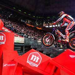 Austria vuelve y Bou sonríe