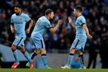 Manchester City sólo salvó un empate en la agonía ante Hull City.