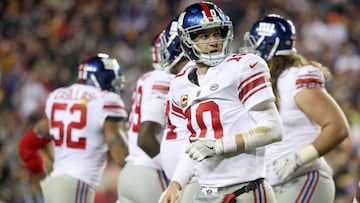 LANDOVER, MD - NOVEMBER 23: Quarterback Eli Manning #10 of the New York Giants and the offense leave the field after failing to convert a first down in the second half against the Washington Redskins at FedExField on November 23, 2017 in Landover, Maryland. Rob Carr/Getty Images/AFP
== FOR NEWSPAPERS, INTERNET, TELCOS & TELEVISION USE ONLY ==
