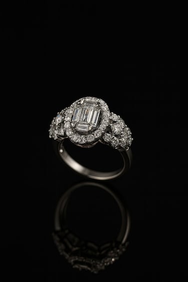 Así es el anillo de diamantes que se llevó Inna Moll, ganadora del Miss Universo Chile 2025: $6 millones de pesos 