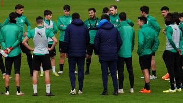 El Racing tiene a todos menos a Camus para el asalto de Lasesarre