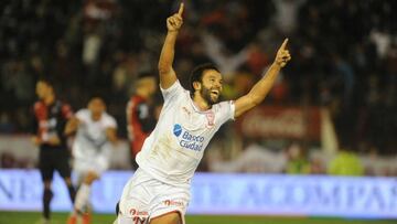 Huracán remonta un 2-0 a Colón con un jugador menos