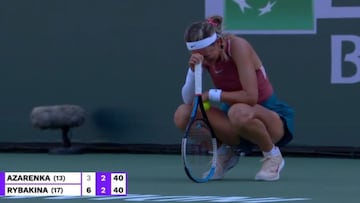 La bielorrusa Azarenka 'se quita' su bandera y rompe a llorar en pleno partido