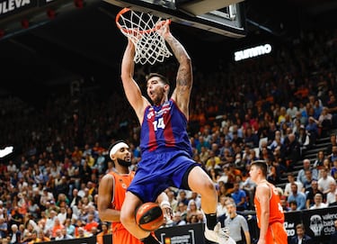 Jones guía al Valencia a la segunda plaza