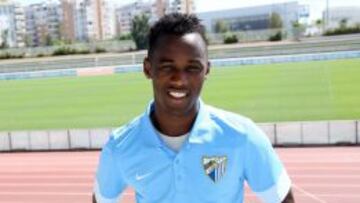 AL MUNDIAL. Fabrice, posando para AS en el estadio Ciudad de Málaga.