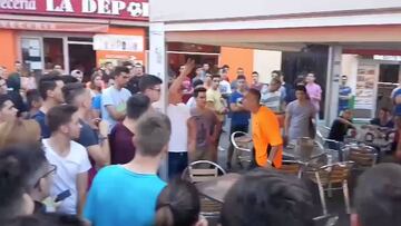 Tensi¨®n en Mestalla durante la venta de entradas para el derbi