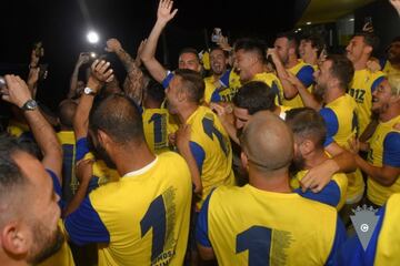 Tras más de diez años el Cádiz vuelve a la máxima categoría del fútbol español. Después del resultado del Real Zaragoza ante el Real Oviedo el conjunto andaluz ya es equipo de Primera. Junto con toda la ciudad, los jugadores festejaron el ascenso por todo lo alto. 
