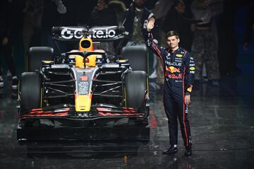 El Red Bull ser pilotado por el campen de los 4 ltimaos mundiales, el neerlands Max Verstappen y el piloto debutante, el australiano Liam Lawson.