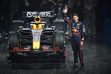 El Red Bull será pilotado por el campeón de los 4 últimaos mundiales, el neerlandés Max Verstappen y el piloto debutante, el australiano Liam Lawson.