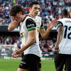 El Oporto llama al Valencia por Javi Guerra y Almeida