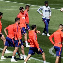 Simeone no ensayó equipo pero sí trabajó tiros y llegadas a gol