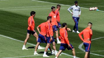 Simeone no ensay車 equipo pero s赤 trabaj車 tiros y llegadas a gol