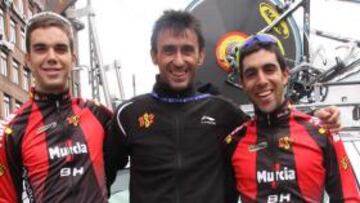 <b>ESPAÑOLES. </b>Herrada (izquierda) y Castroviejo, con De Santos.