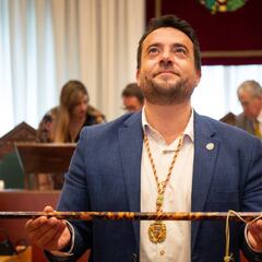 Dimite el alcalde de Badalona tras ser detenido al saltarse el confinamiento y conducir ebrio