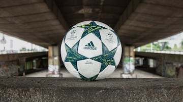 Adidas presenta el balón que rodará en la Champions League