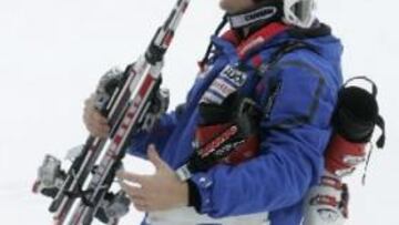 <b>NI SE LO CREE.</b> El esquiador suizo no daba crédito a lo que había conseguido.