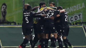 Soccer Football - Primeira Liga - Tondela v Sporting CP - Estadio Joao Cardoso, Tondela, Portugal - March 13, 2021 Sporting CP&#039;s Tiago Tomas celebrates scoring their first goal with teammates REUTERS/Pedro Nunes