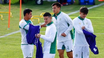 LEON, MEXICO - JANUARY 14: James Rodriguez (2L) of Leon looks on during a training presentation as a new player of Club Leon at Leon Stadium on January 14, 2025 in Leon, Mexico. (Photo by Leopoldo Smith/Getty Images)