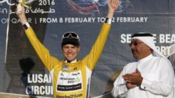 El noruego del Dimension Data, Edvald Boasson Hagen, celebra su victoria en la tercera etapa del Tour de Catar.