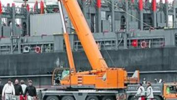 El Alinghi y el BMW Oracle ya han llegado a Valencia