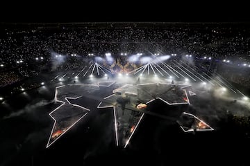 Gran espectaculo de luz y color en la ceremonia de clausura de los Juegos Olímpicos de París 2024, en el Stade de France.