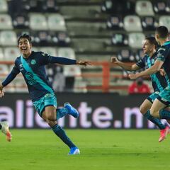 Salvador Reyes anota detrás de medio campo