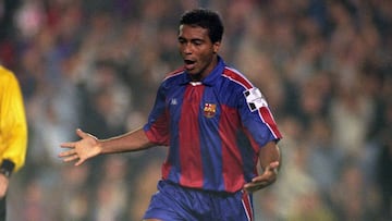 Romario celebra un gol con el Barcelona. 