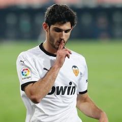 Guedes 'silencia' al VAR