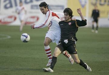 Pachón disputa un balón en un Rayo-Sevilla Atlético de la 2008/2009.