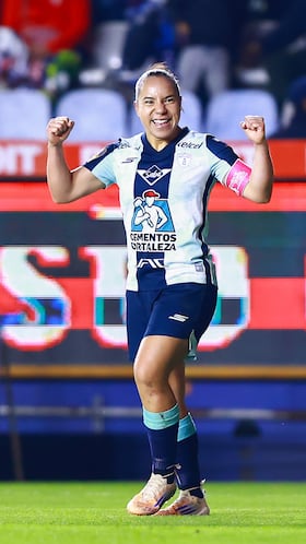 Charlyn Corral celebrates her goal 2-1 of Pachuca during the 16th round match between Pachuca and Guadalajara as part of the Liga BBVA MX Femenil, Torneo Apertura 2025 at Hidalgo Stadium, on October 19, 2025 in Pachuca, Hidalgo, Mexico.