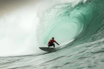 El Mundial de Surf Maui and Sons Arica Pro Tour 2015 , organizado por la Federación internacional de Surf, reune a 60 de los mejores raiders de todo el mundo. Ellos esperan domar la peligrosa ola “El Gringo” que rompe sobre las rocas, lo que la convierte en la competencia mas peligrosa en el circuito mundial.