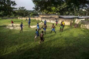 F¨²tbol en Franceville una de las ciudades m¨¢s grandes de Gab¨®n