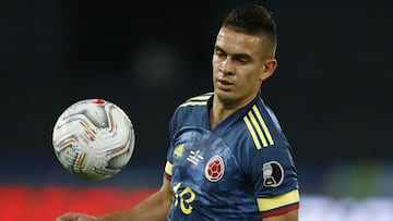 RIO DE JANEIRO, BRAZIL - JUNE 23: Rafael Santos Borre of Colombia controls the ball during a Group B match between Brazil and Colombia as part of Copa America Brazil 2021 at Estadio Ol&iacute;mpico Nilton Santos on June 23, 2021 in Rio de Janeiro, Brazil. (Photo by Wagner Meier/Getty Images)