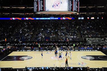 Madrid y Barcelona volvían a verse las caras en una Final Four 17 años después. De París a Londres. De victoria azulgrana en Bercy a victoria blanca (74-67) en el fabuloso O2 frente a más de 13.000 espectadores. Era, además, el regreso del Real a la gran cita del baloncesto continental dos años después del abollón del Sant Jordi frente al Maccabi de David Blatt. Sin embargo, en esta ocasión no erró el tiro.