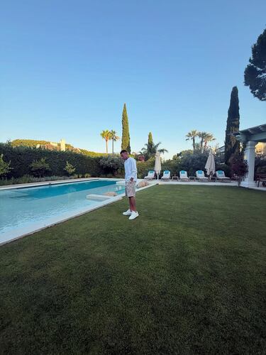 Vinicius Jr hits the beach with friends: the rich and famous on vacation