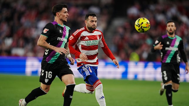Larrubia tiñe el derbi oriental de blanquiazul