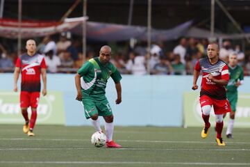 Francisco Maturana volvió a disfrutar del BabyFútbol, festival infantil en el que hizo historia hace 37 años como primer DT campeón. Partido homenaje con varios exfutbolistas en Medellín.