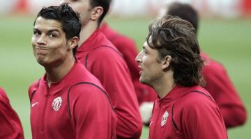 Gabriel Heinze y Cristiano Ronaldo durante un entrenamiento con el Manchester United