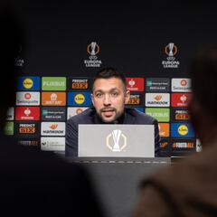 Farioli piropea a la Real de su ex jefe Olabe