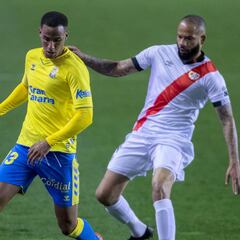 El Murcia traspasa a Youness al Granada y ficha a Athuman