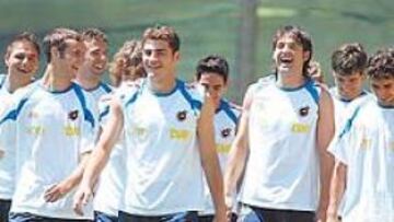 <b>BUEN ROLLO. </b>Los jugadores que actuaron ante Grecia se entrenaron ayer de forma relajada.