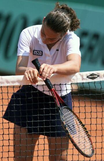 Gala León García durante su partido contra su compatriota Conchita Martínez en Roland Garros el 30 de mayo de 1999