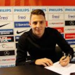 Santiago Arias renovó su contrato con PSV de Holanda hasta 2019