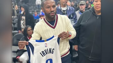 Kyrie Irving regaló a Floyd Mayweather su jersey con el que debutó con Mavericks