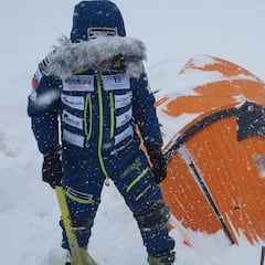 Txikon espera a que amaine el temporal en el campo base del Manaslu