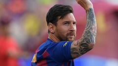 Messi saluda a la grada durante un partido con el Barcelona. 