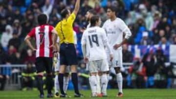 Varane vio dos amarillas ante el Athletic.