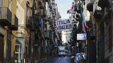 Coronavirus emergency (COVID-19) pignasecca market law enforcement checks to respect distances outside the shops
 Naples 23-03-2020 